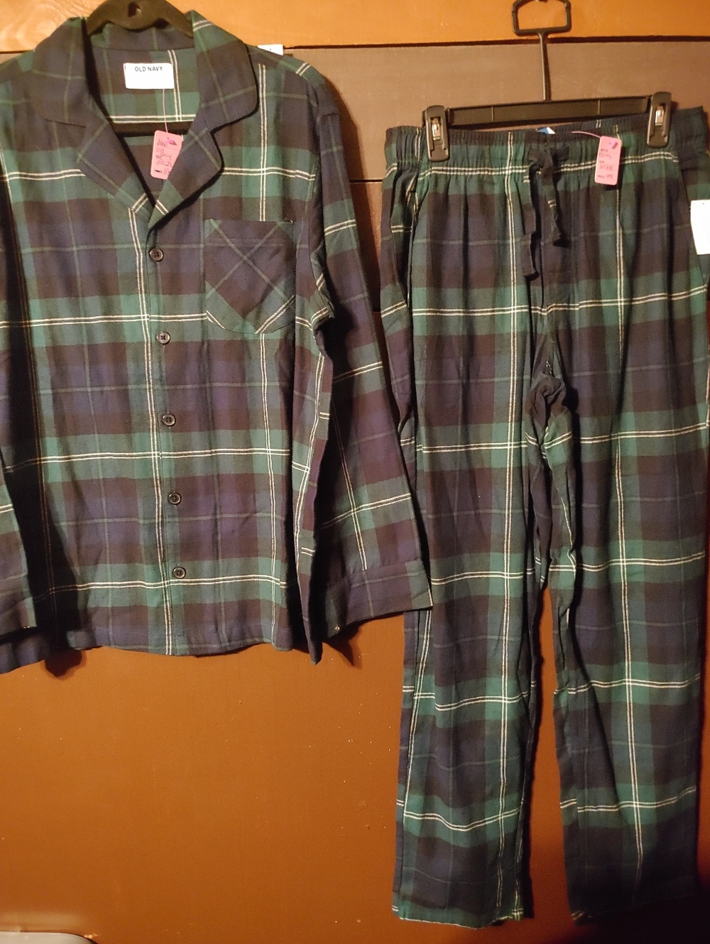 NWT Old Navy. Medium Green Plaid Long Sleeve Pajama Set